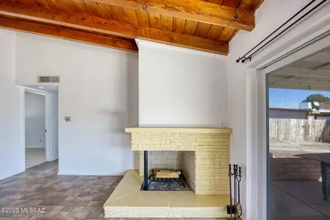 Living - 885 S Post Rd, Benson, AZ 85602 photo 1 of 1