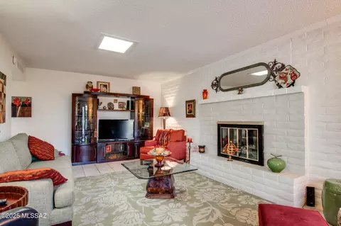 Living - 1007 E Mescal Dr, Sunsites, AZ 85625 photo 4 of 4