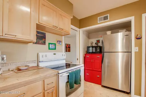 Kitchen - 1007 E Mescal Dr, Sunsites, AZ 85625 photo 4 of 6
