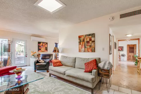 Living - 1007 E Mescal Dr, Sunsites, AZ 85625 photo 3 of 4