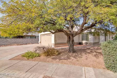 Exterior - 8825 E Fruit Tree Dr, Tucson, AZ 85730 photo 2 of 11