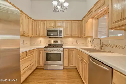 Kitchen - 8825 E Fruit Tree Dr, Tucson, AZ 85730 photo 4 of 7