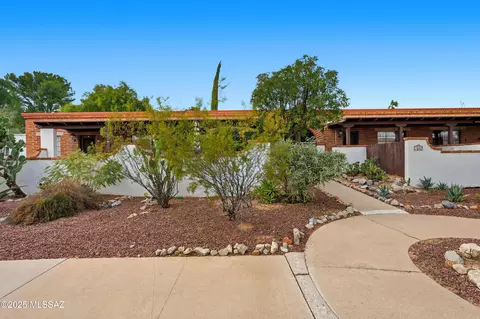 364 S Paseo Lobo UNIT B, Green Valley, AZ 85614