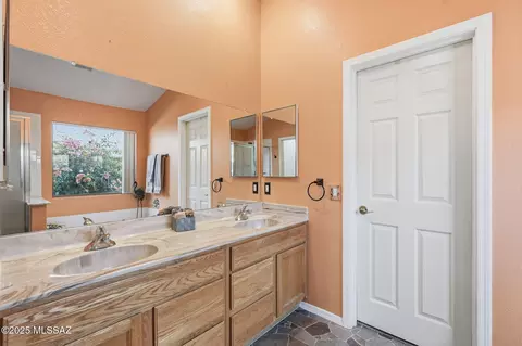 Bath - 10187 E Watson Dr, Tucson, AZ 85730 photo 2 of 3