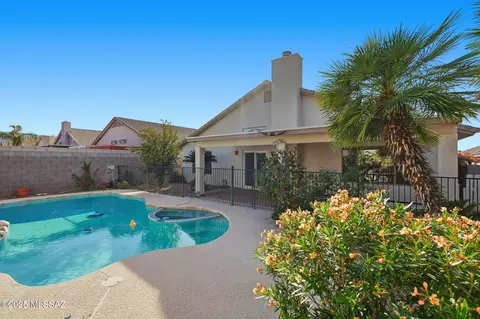 Exterior - 10187 E Watson Dr, Tucson, AZ 85730 photo 6 of 9