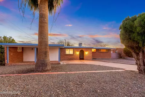 7238 E Montecito Dr, Tucson, AZ 85710