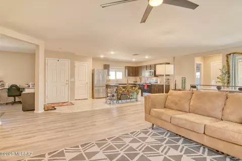 105 E Manor View Rd, Tucson, AZ 85756