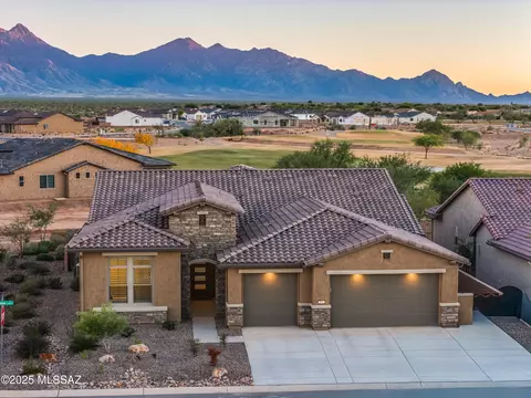 2692 E Sorbonne Dr, Green Valley, AZ 85614