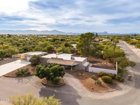 835 W Calle Dadivoso, Tucson, AZ 85704