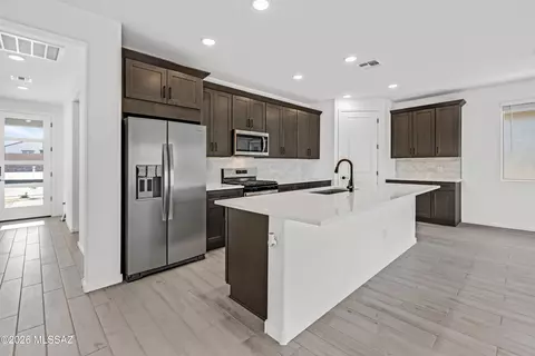 Kitchen - 13985 E Squamata Way, Vail, AZ 85641 photo 2 of 2