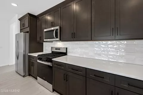 Kitchen - 13985 E Squamata Way, Vail, AZ 85641 photo 1 of 2