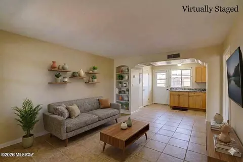 135 S Paseo Quinta #C, Green Valley, AZ 85614