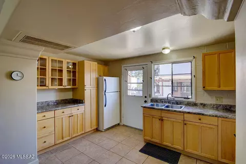 135 S Paseo Quinta #C, Green Valley, AZ 85614