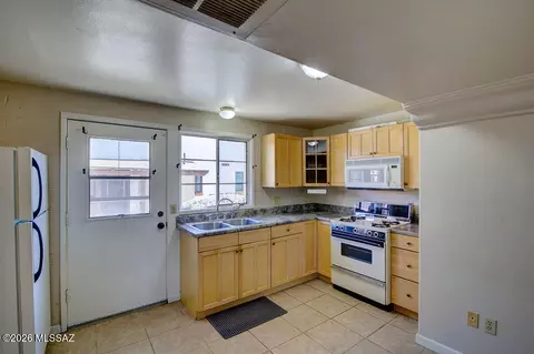 135 S Paseo Quinta #C, Green Valley, AZ 85614