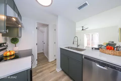 1600 N Wilmot Rd #322, Tucson, AZ 85712