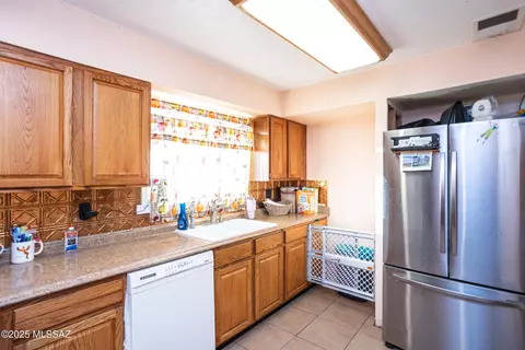 Kitchen - 408 N Arizona Ave, Willcox, AZ 85643 photo 2 of 5