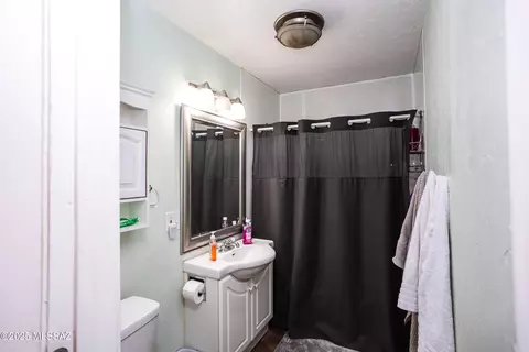 Bath - 408 N Arizona Ave, Willcox, AZ 85643 photo 1 of 4