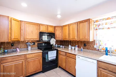 Kitchen - 408 N Arizona Ave, Willcox, AZ 85643 photo 3 of 5