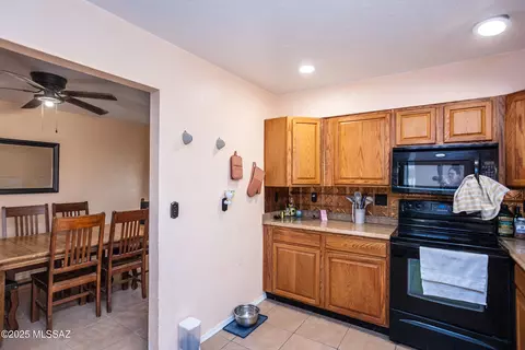 Kitchen - 408 N Arizona Ave, Willcox, AZ 85643 photo 4 of 5