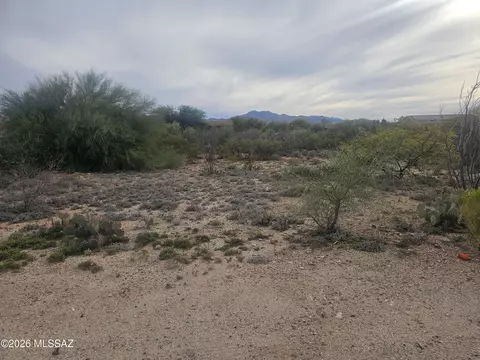 13952 E Hay Bale Trl, Vail, AZ 85641