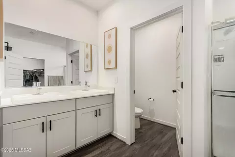 Bath - 12847 E Joffroy Dr, Vail, AZ 85641 photo 3 of 4