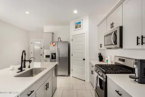 Kitchen - 12847 E Joffroy Dr, Vail, AZ 85641 photo 2 of 3
