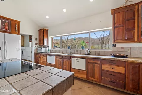18772 S Houghton Rd, Vail, AZ 85641
