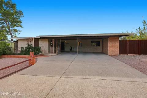 6950 E Hawthorne St, Tucson, AZ 85710