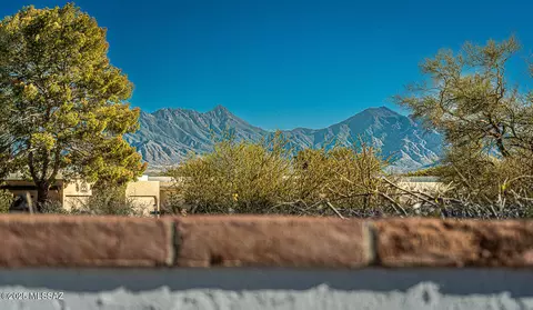 665 S Los Rubies Cir, Green Valley, AZ 85614