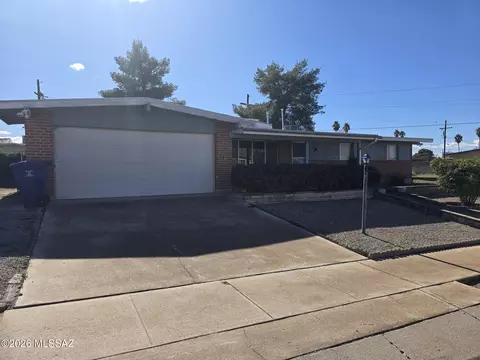 8832 E Shiloh Pl, Tucson, AZ 85710