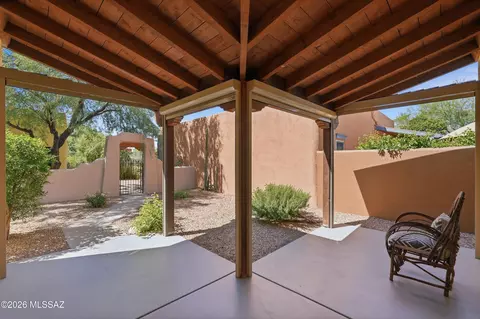 Exterior - 10482 E Wayne Moody Ln, Tucson, AZ 85747 photo 2 of 10