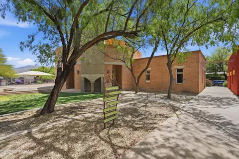 Exterior - 10482 E Wayne Moody Ln, Tucson, AZ 85747 photo 10 of 10