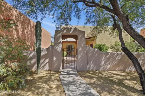 Exterior - 10482 E Wayne Moody Ln, Tucson, AZ 85747 photo 1 of 10