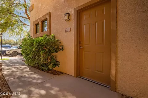 2550 E River Rd #7102, Tucson, AZ 85718
