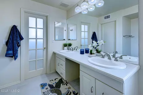 Bath - 2208 E 3rd St, Tucson, AZ 85719 photo 2 of 6