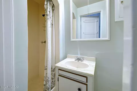 Bath - 2208 E 3rd St, Tucson, AZ 85719 photo 6 of 6