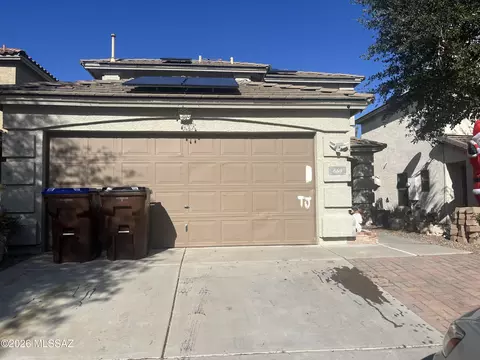 660 W Desert Blossom Dr, Green Valley, AZ 85614