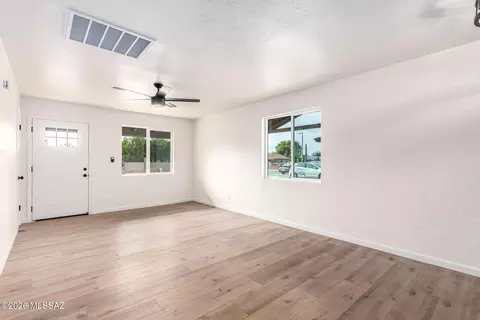 2601 E Warwick Vis, Tucson, AZ 85713 photo 6