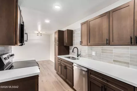 2601 E Warwick Vis, Tucson, AZ 85713 photo 3