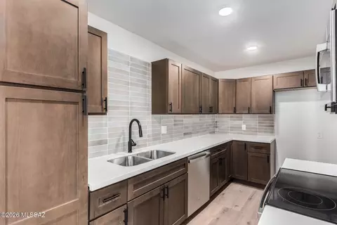 2601 E Warwick Vis, Tucson, AZ 85713 photo 2