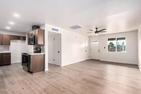 2601 E Warwick Vis, Tucson, AZ 85713 photo 5