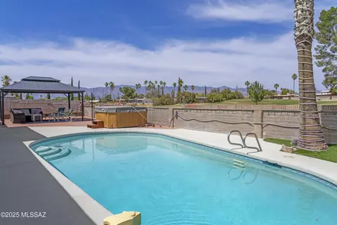 8537 E Pine Valley Dr, Tucson, AZ 85710