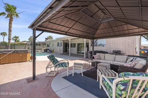 8537 E Pine Valley Dr, Tucson, AZ 85710 photo 3
