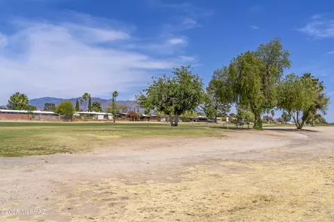 8537 E Pine Valley Dr, Tucson, AZ 85710 photo 5