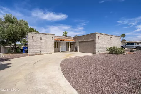 8537 E Pine Valley Dr, Tucson, AZ 85710 photo 7