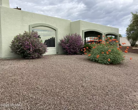 1900 S San Ray Dr, Green Valley, AZ 85614