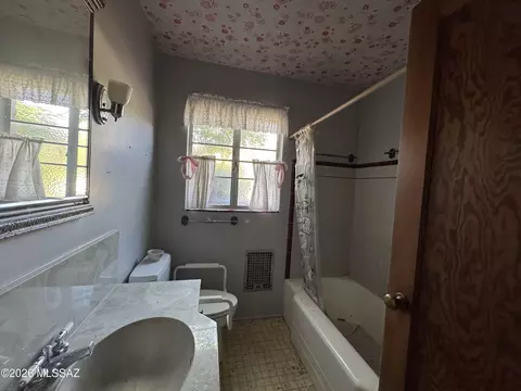 Bath - 2249 E Silver St, Tucson, AZ 85719 photo 1 of 2