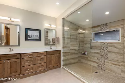 Bath - 6656 E Circulo Otono, Tucson, AZ 85750 photo 3 of 6