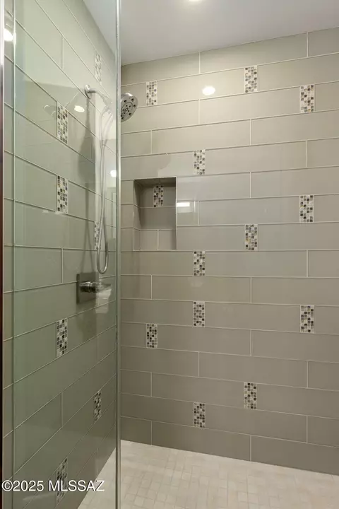 Bath - 6656 E Circulo Otono, Tucson, AZ 85750 photo 6 of 6