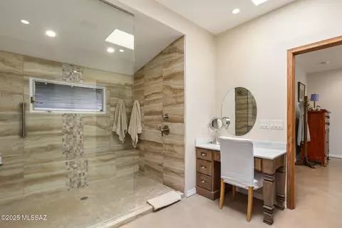 Bath - 6656 E Circulo Otono, Tucson, AZ 85750 photo 2 of 6